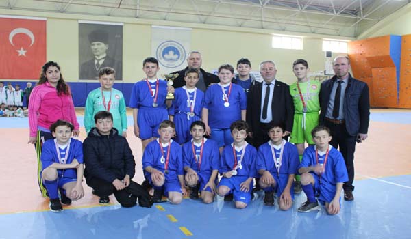 Orta Okul futbol ve futsal takımlarımızdan kupa geldi…