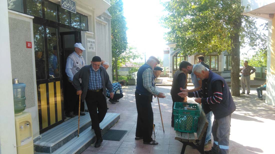 Belediyemiz tarafından aşure dağıtıldı…