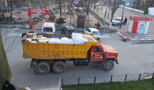 Beldemizden depremzede kardeşlerimiz için toplanan ilk grup malzemeler gönderildi.