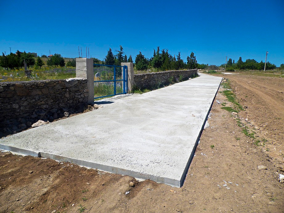 Cevatpaşa Mahalle Mezarlığı önünde ki toprak kısım betonlandı…