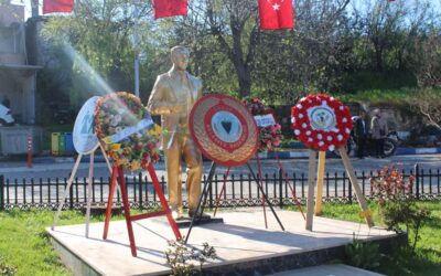 Ulusal Egemenlik ve Çocuk Bayramı münasebetiyle çelenk töreni düzenlendi…